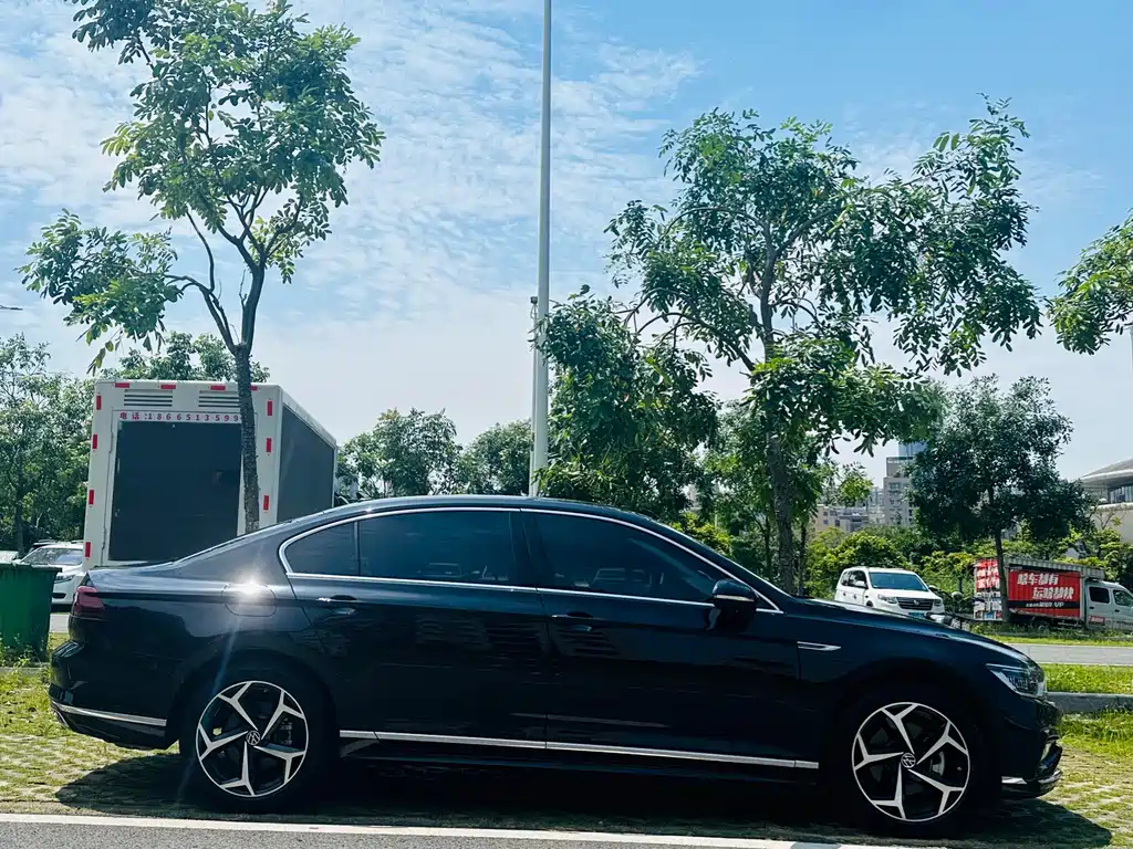 VOLKSWAGEN MAGOTAN 2023