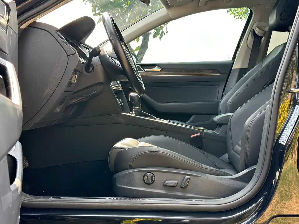 VOLKSWAGEN MAGOTAN 2020
