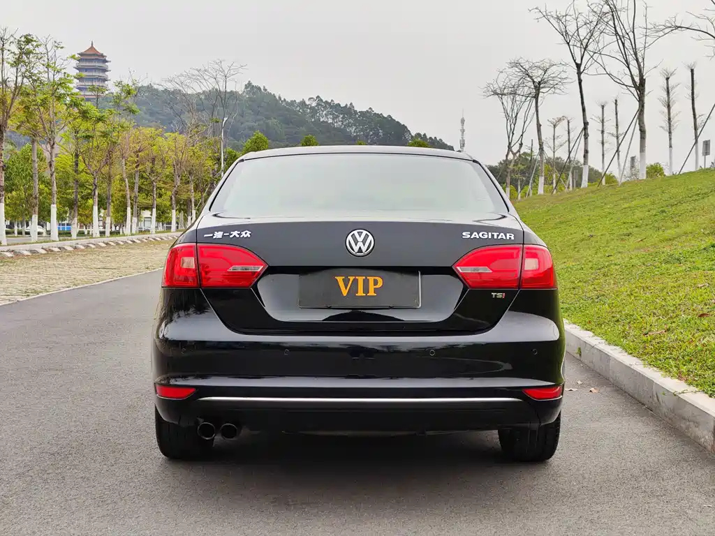 VOLKSWAGEN SAGITAR 2014