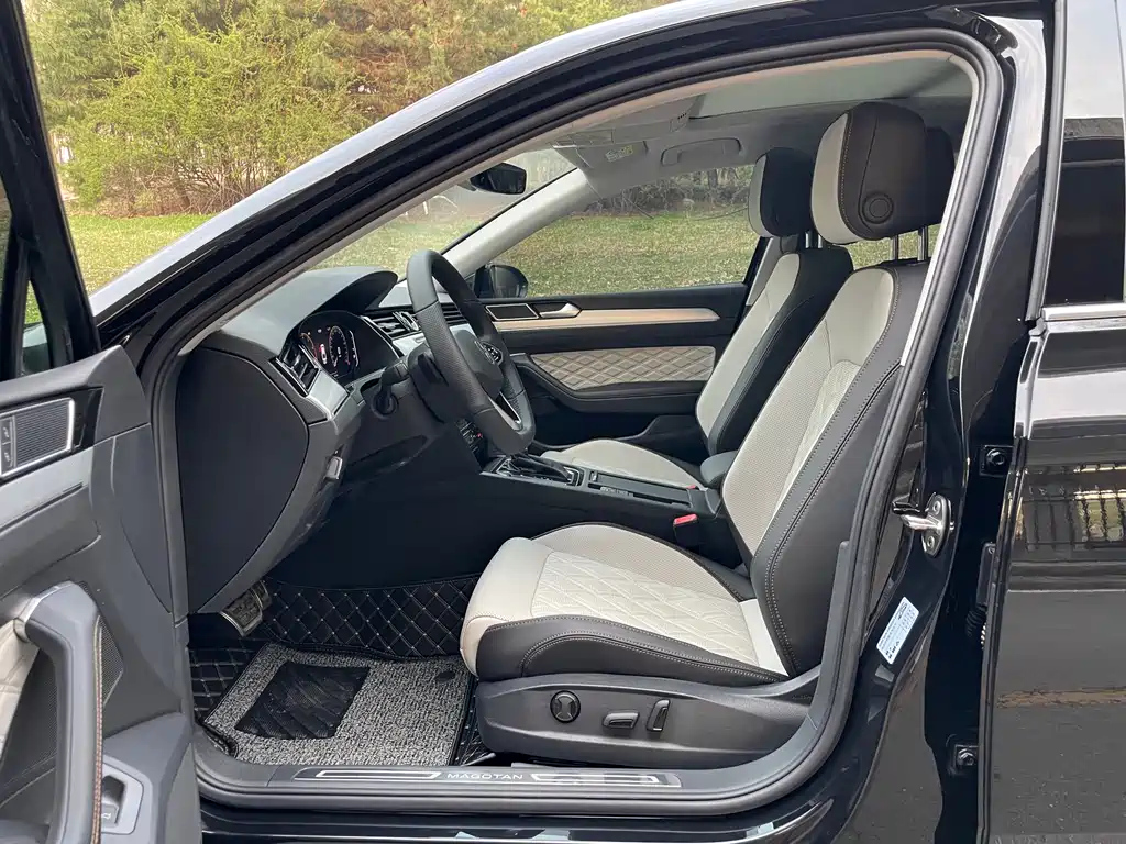VOLKSWAGEN MAGOTAN 2023
