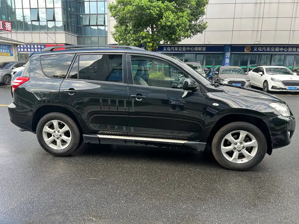 TOYOTA RAV4 RONGFANG 2011