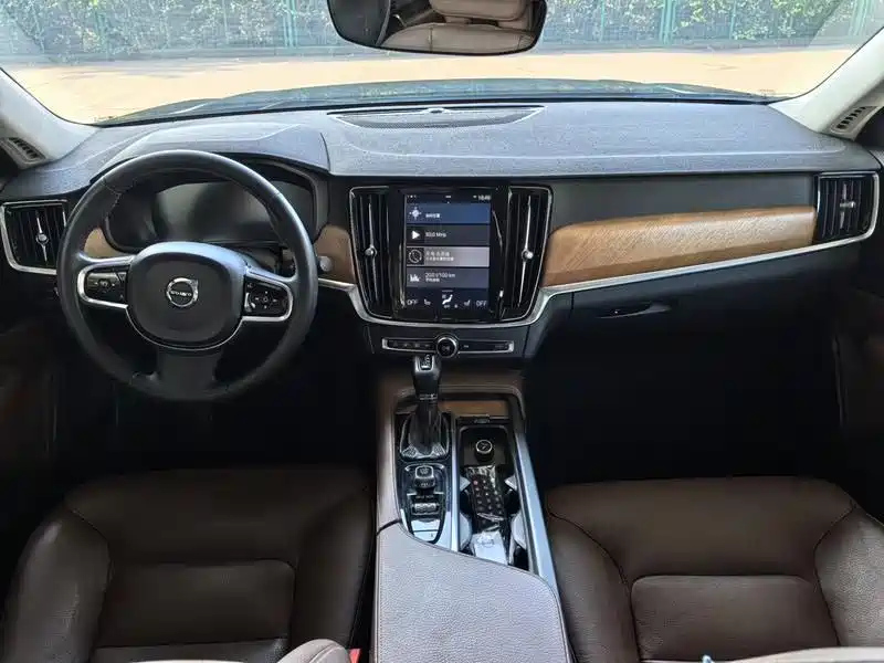 VOLVO S90 2020