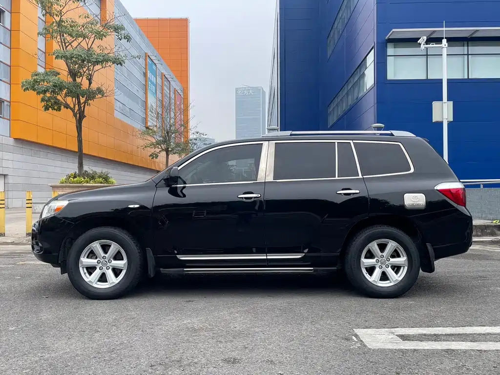 TOYOTA HIGHLANDER 2011