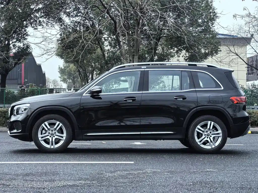 MERCEDES BENZ GLB 2024