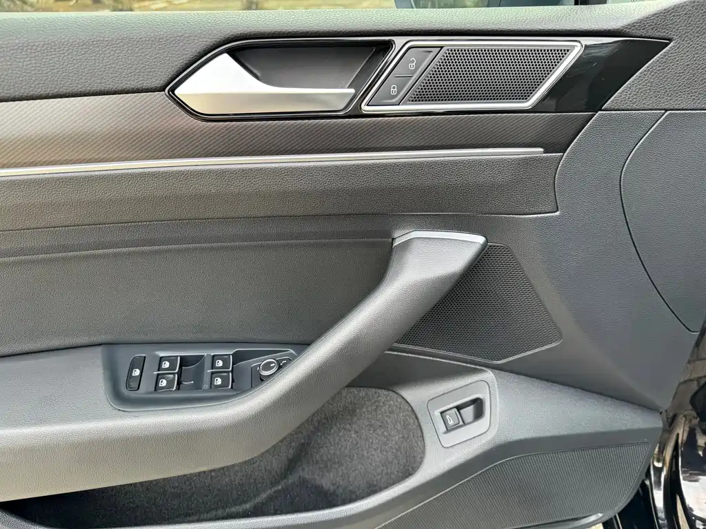 VOLKSWAGEN MAGOTAN 2022