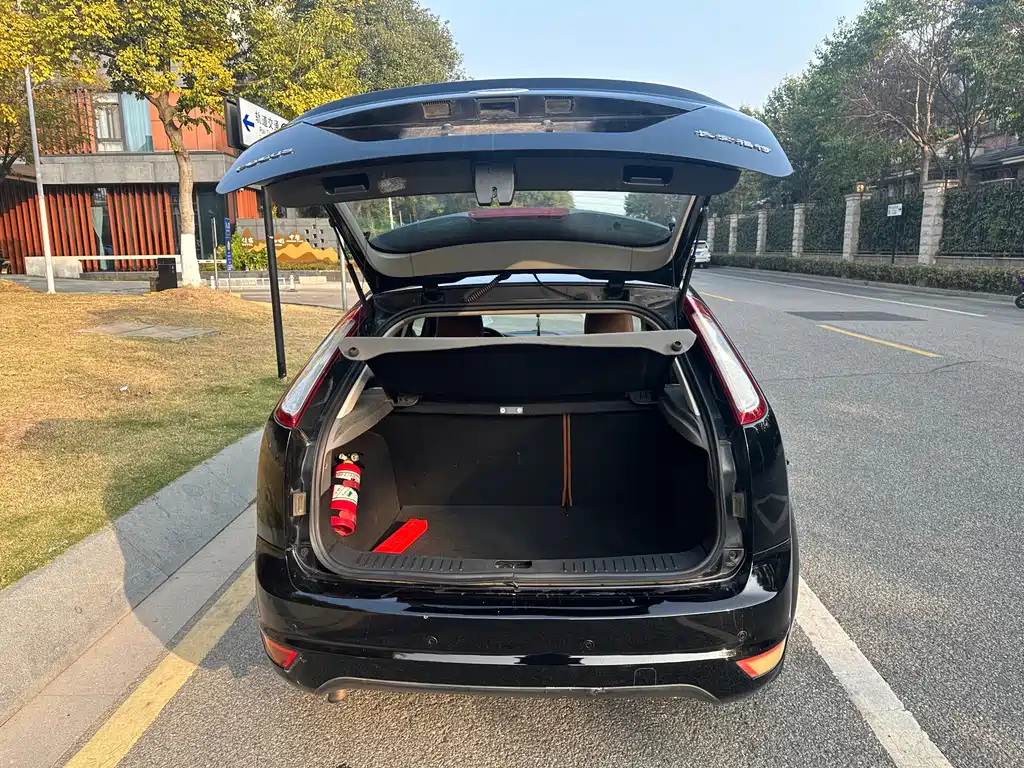 FORD FOCUS 2010