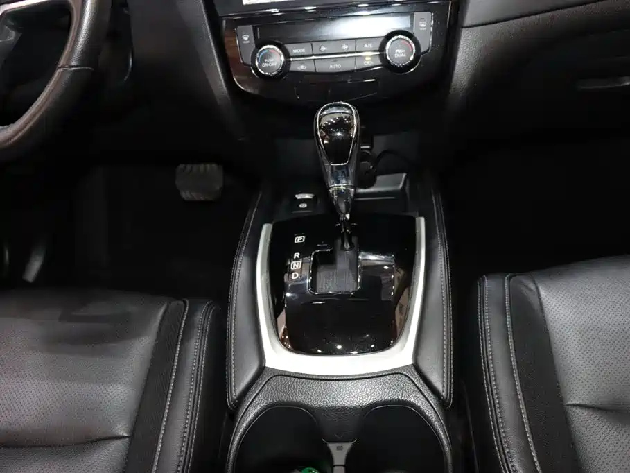 NISSAN X-TRAIL 2019
