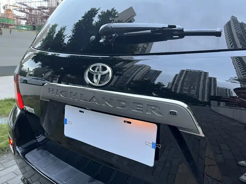 TOYOTA HIGHLANDER 2011