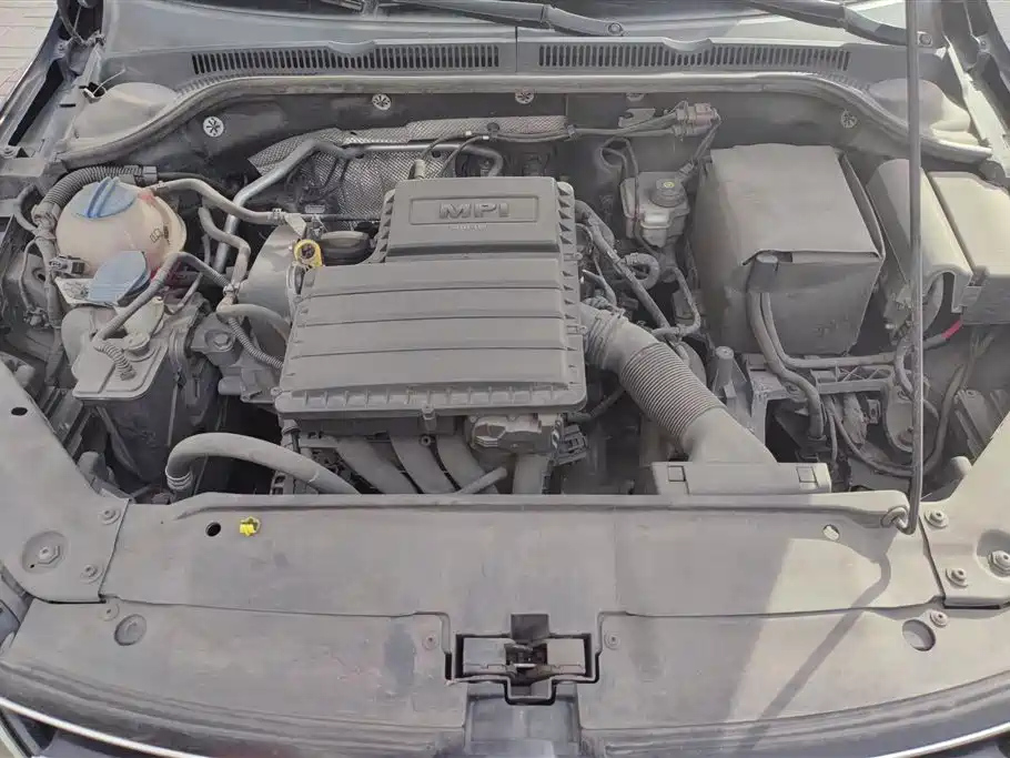 VOLKSWAGEN SAGITAR 2015