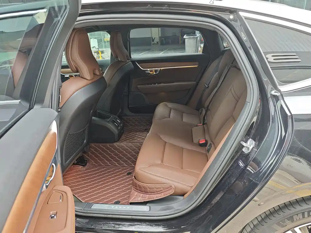 VOLVO S90 2022