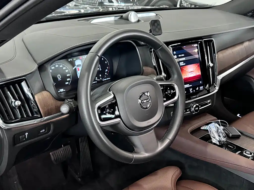 VOLVO S90 2021