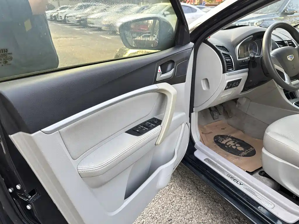 GEELY AUTO EMGRAND 2015