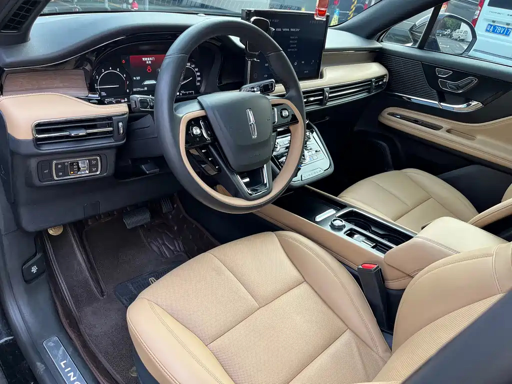 LINCOLN ADVENTURER 2020
