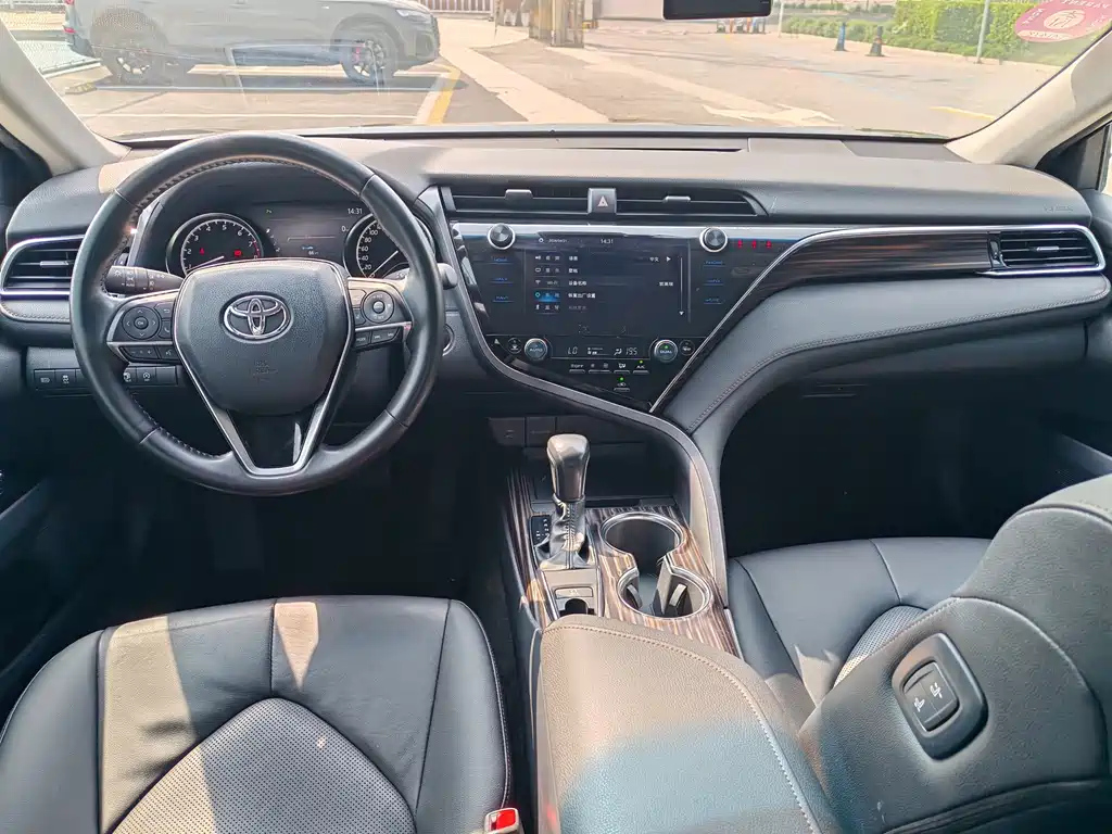 TOYOTA CAMRY 2019