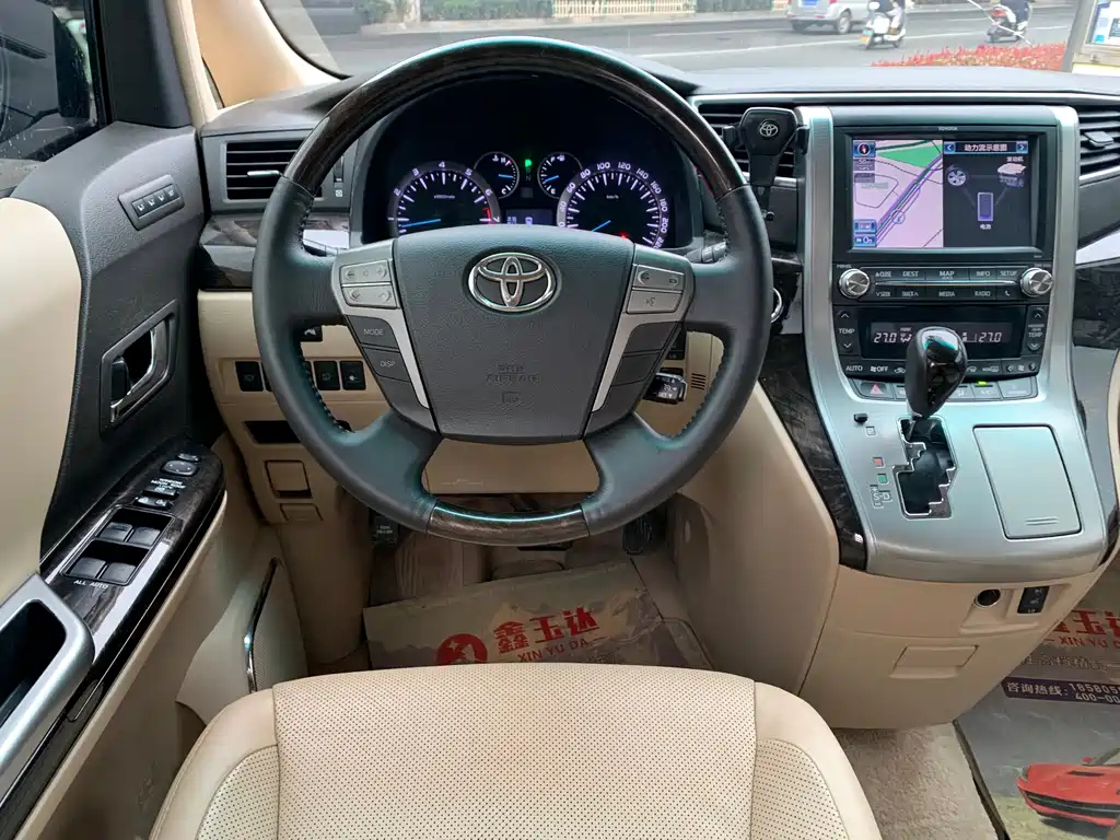 TOYOTA ALPHARD 2012