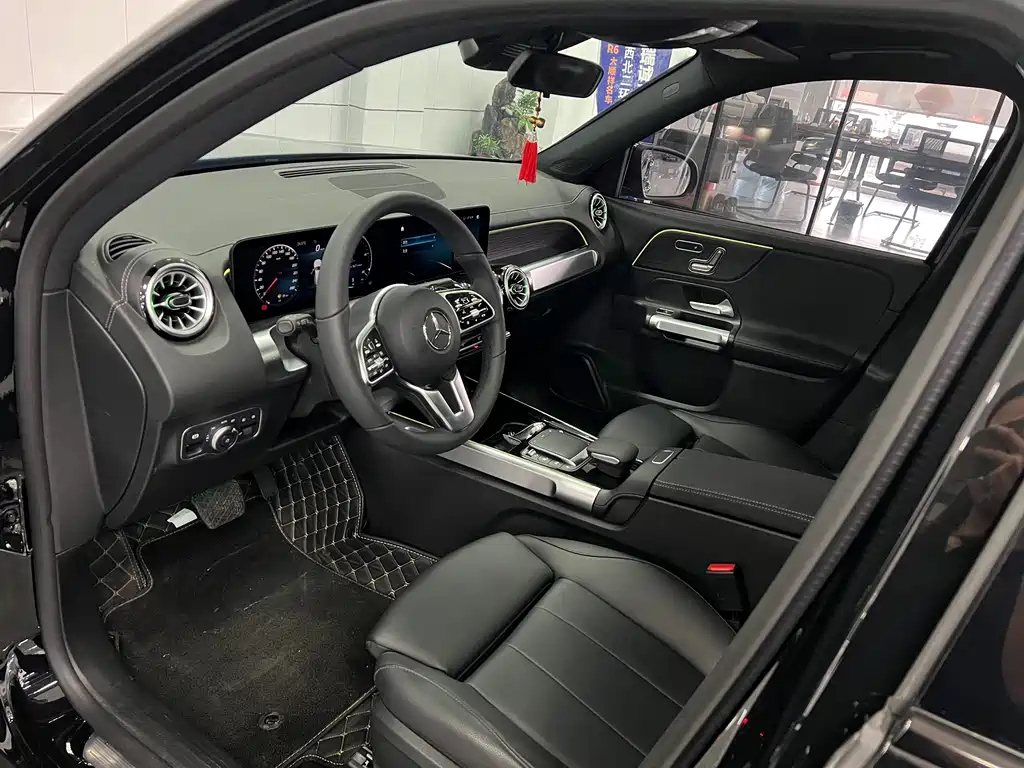MERCEDES BENZ GLB 2023