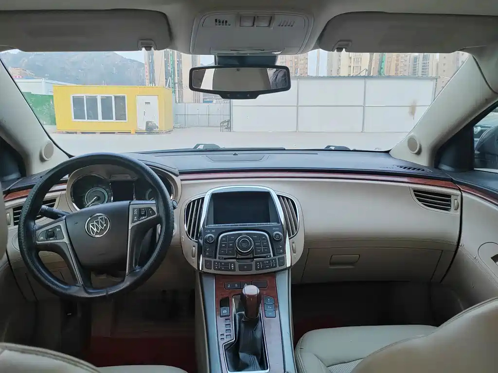 BUICK LACROSSE 2011