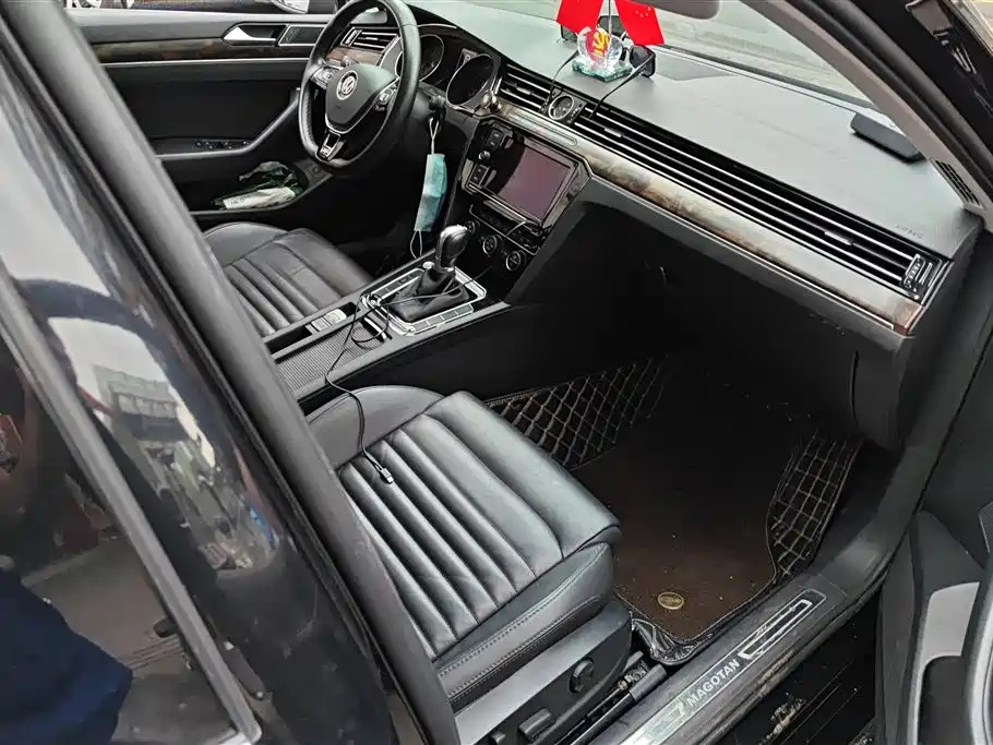 VOLKSWAGEN MAGOTAN 2019