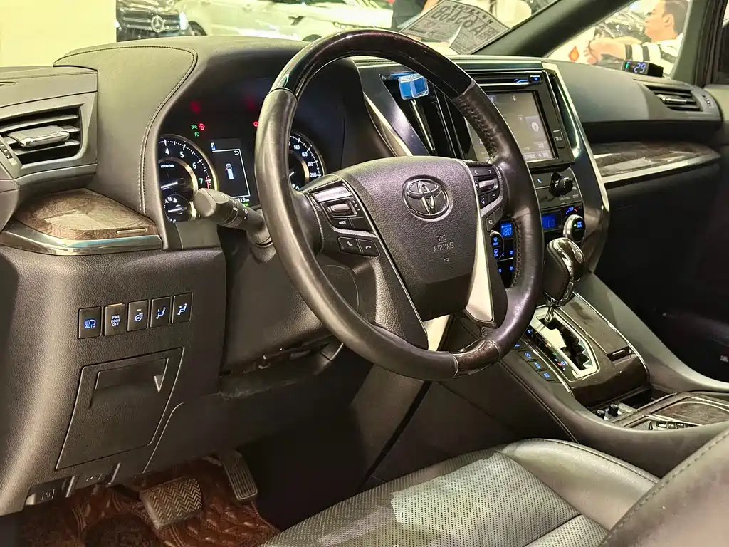 TOYOTA ALPHARD 2019