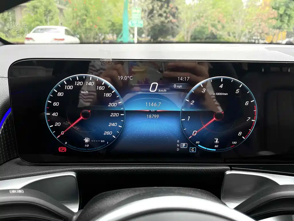 MERCEDES BENZ GLB 2023