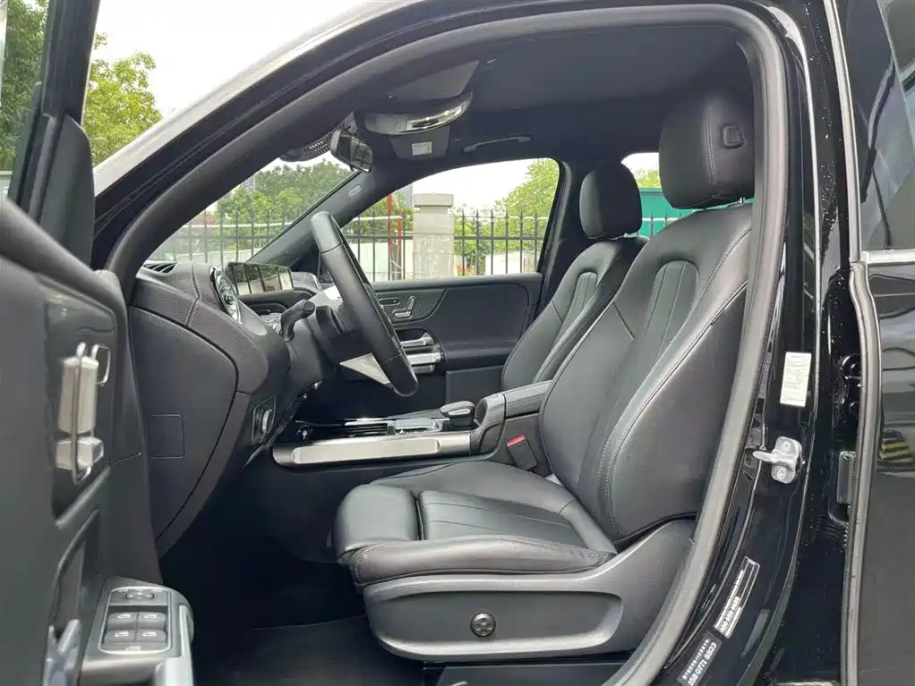 MERCEDES BENZ GLB 2024