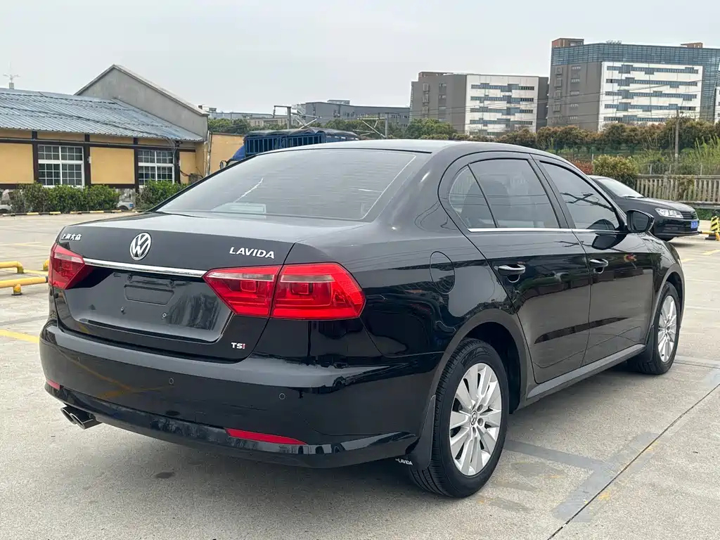 VOLKSWAGEN LAVIDA 2013