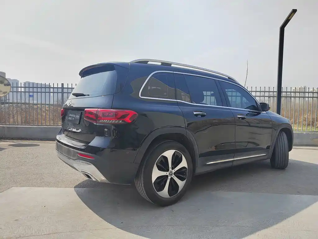 MERCEDES BENZ GLB 2023