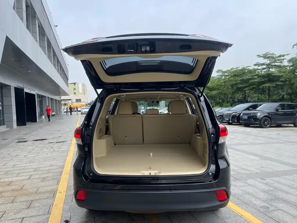 TOYOTA HIGHLANDER 2021