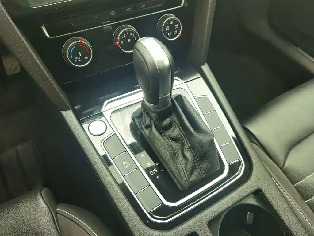 VOLKSWAGEN MAGOTAN 2022