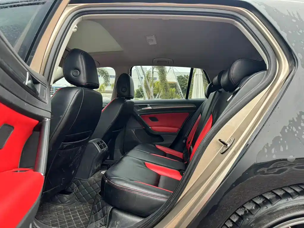 VOLKSWAGEN GOLF 2014