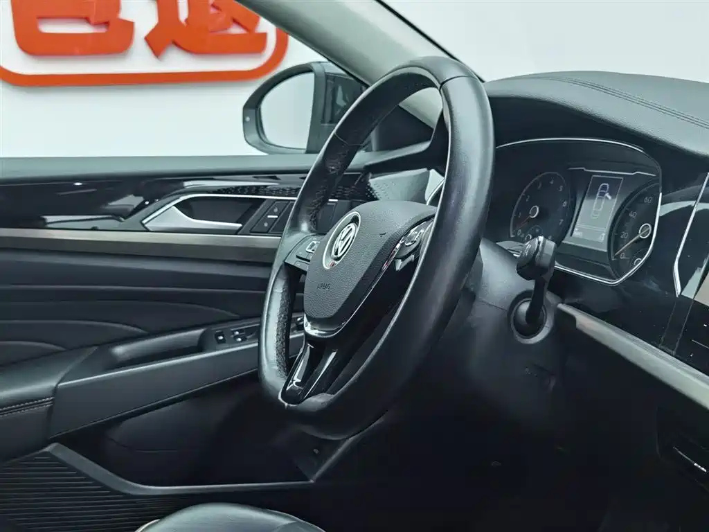 VOLKSWAGEN PASSAT 2020