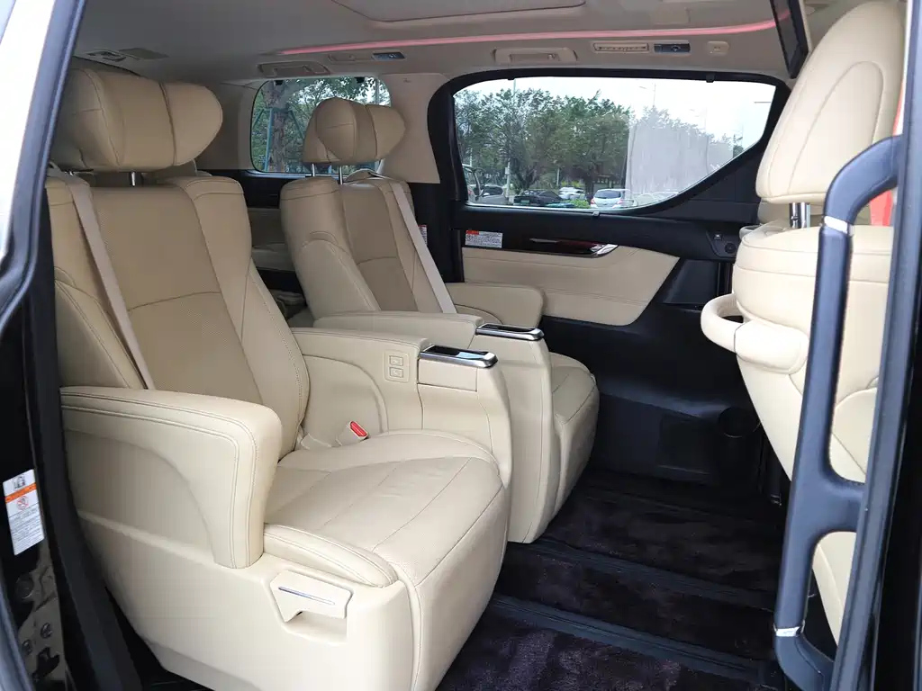 TOYOTA ALPHARD 2018
