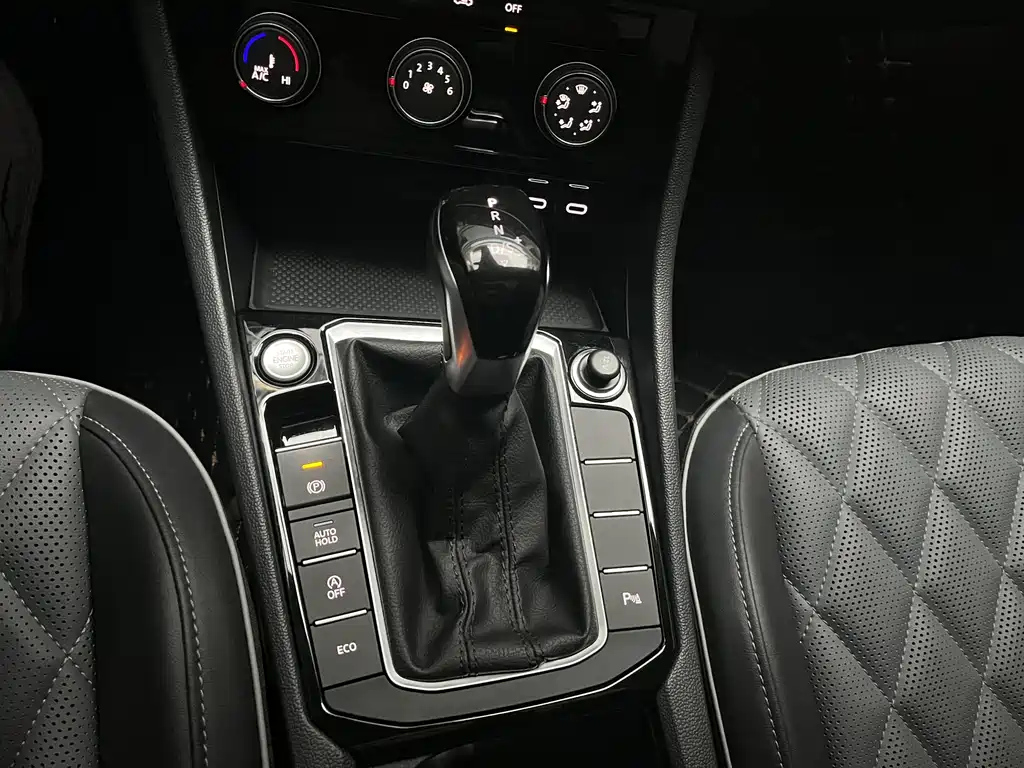 VOLKSWAGEN SAGITAR 2023