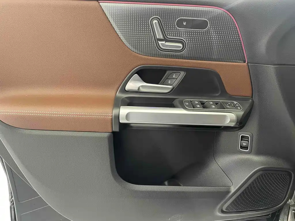 MERCEDES BENZ GLB 2023