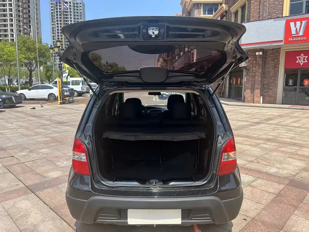 NISSAN LIVINA 2012