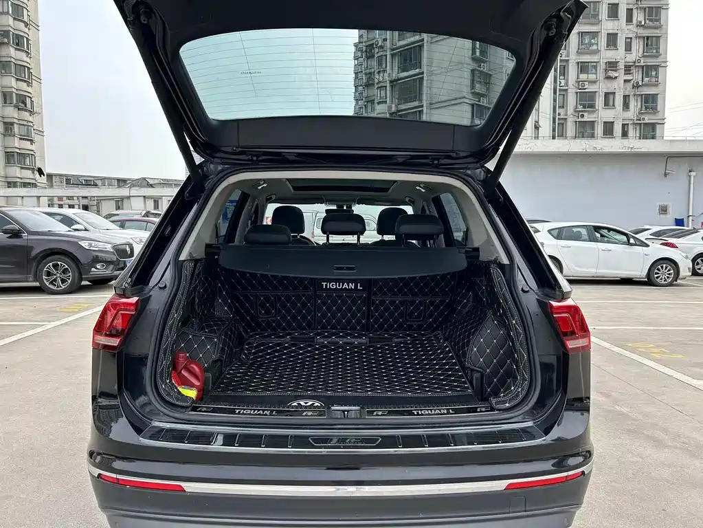 VOLKSWAGEN TIGUAN L 2020