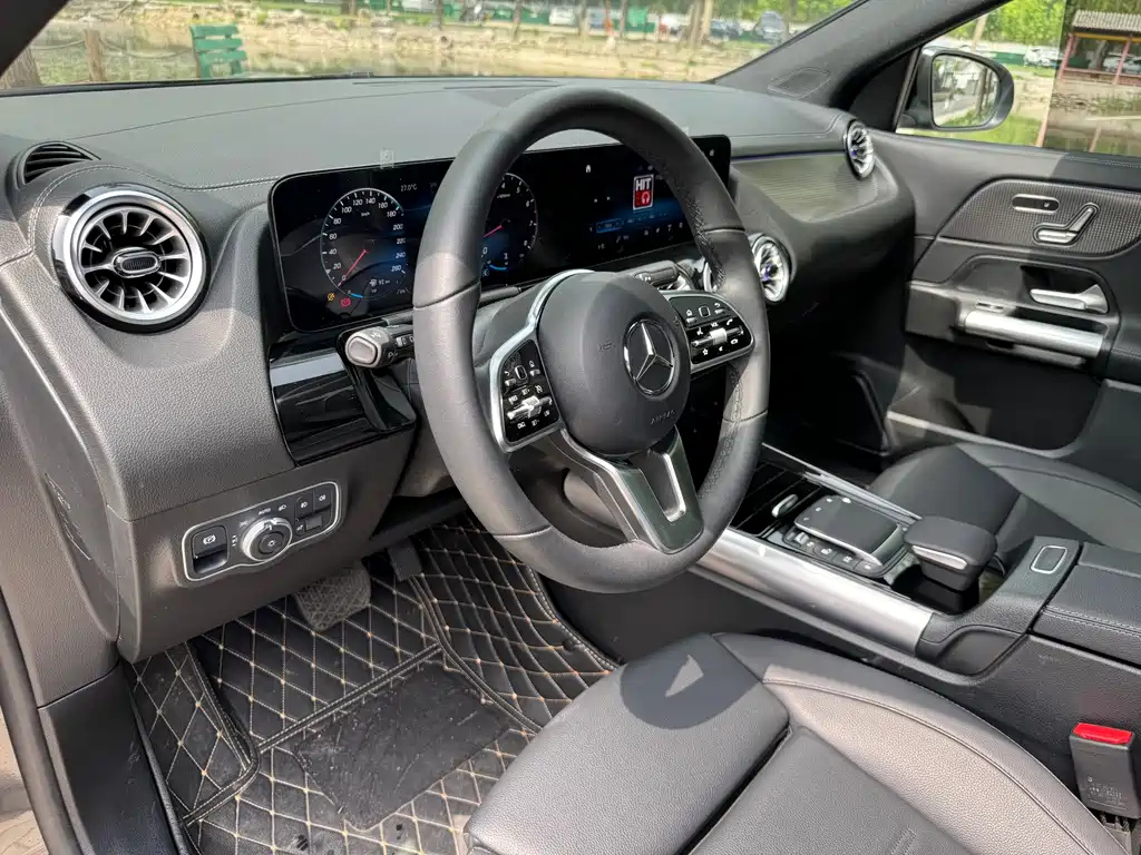 MERCEDES BENZ GLA 2023