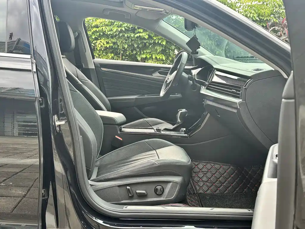 VOLKSWAGEN PASSAT 2023