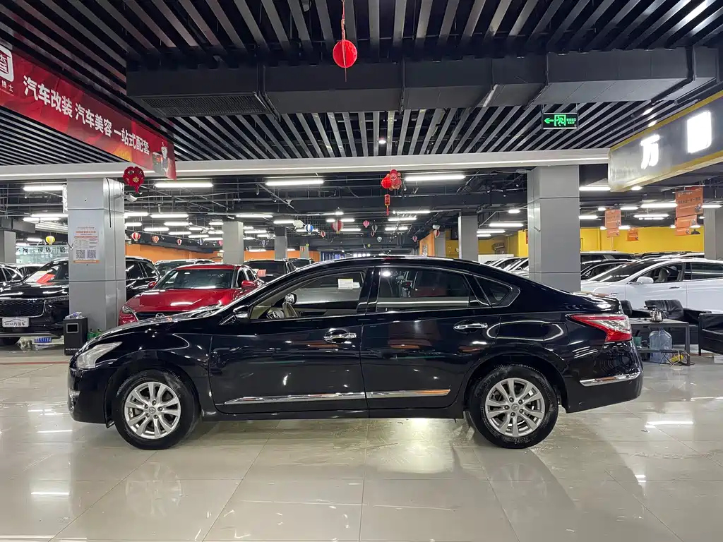 NISSAN TEANA 2015
