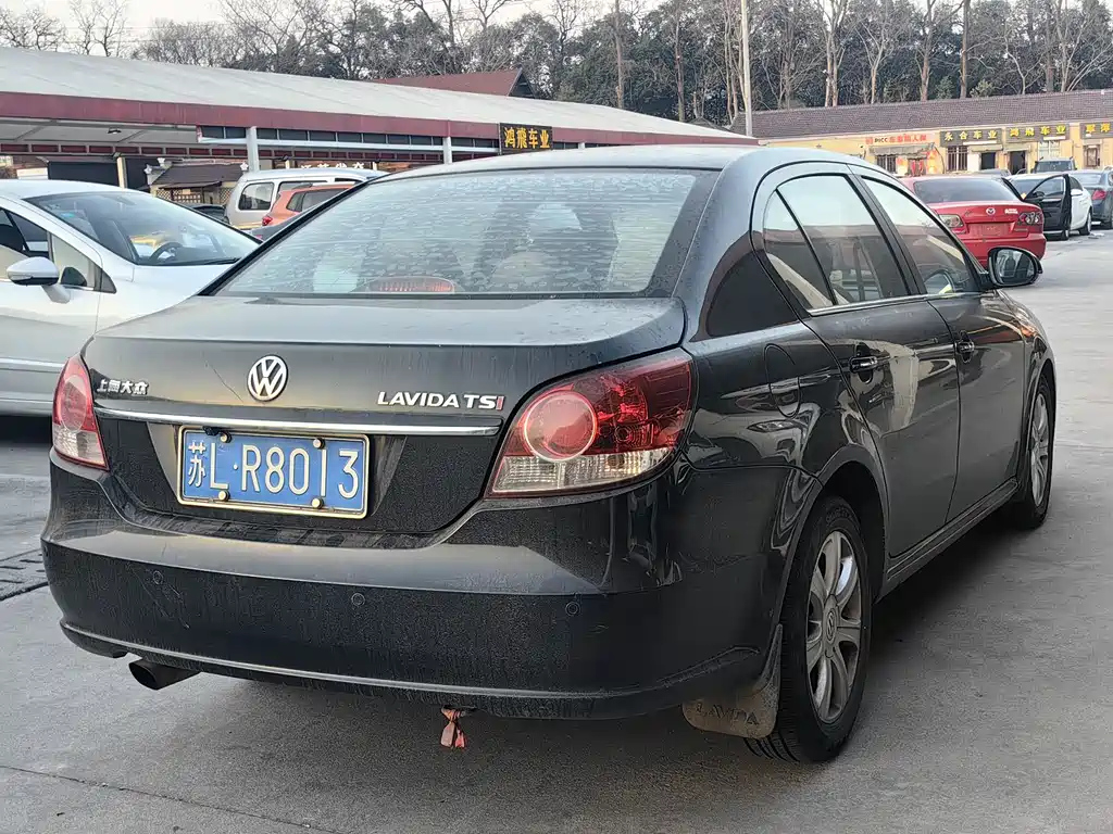 VOLKSWAGEN LAVIDA 2010