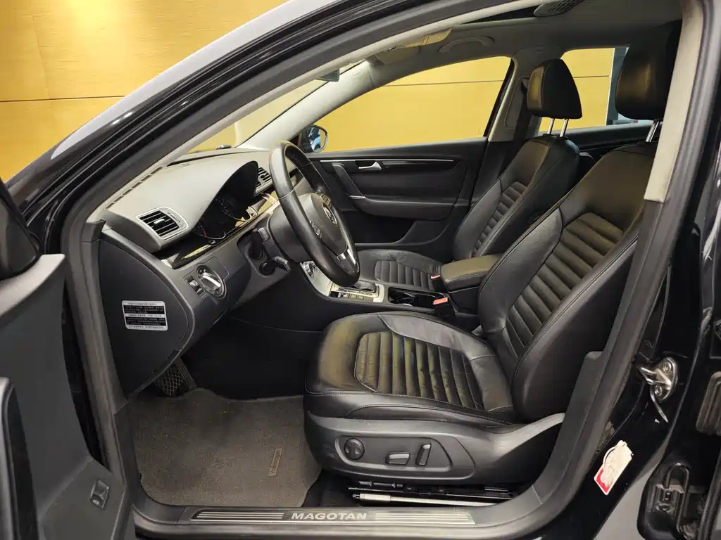 VOLKSWAGEN MAGOTAN 2013
