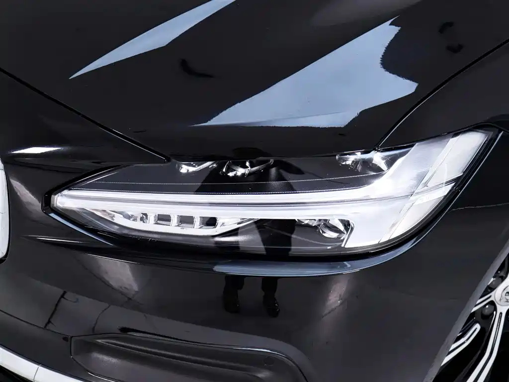 VOLVO S90 2022