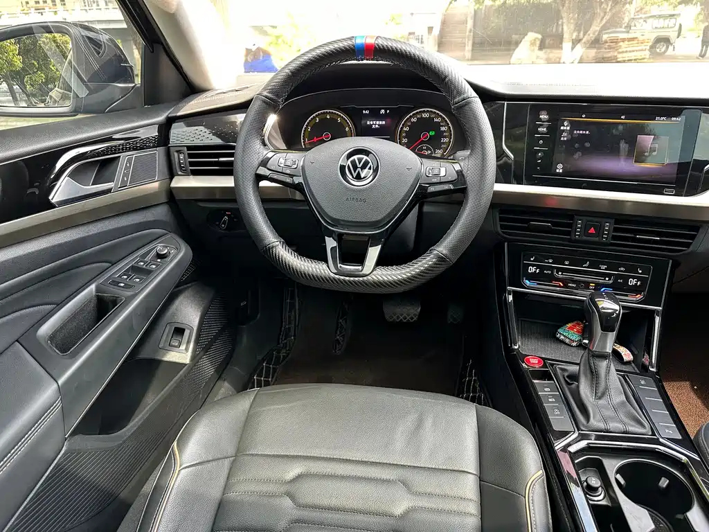 VOLKSWAGEN PASSAT 2020