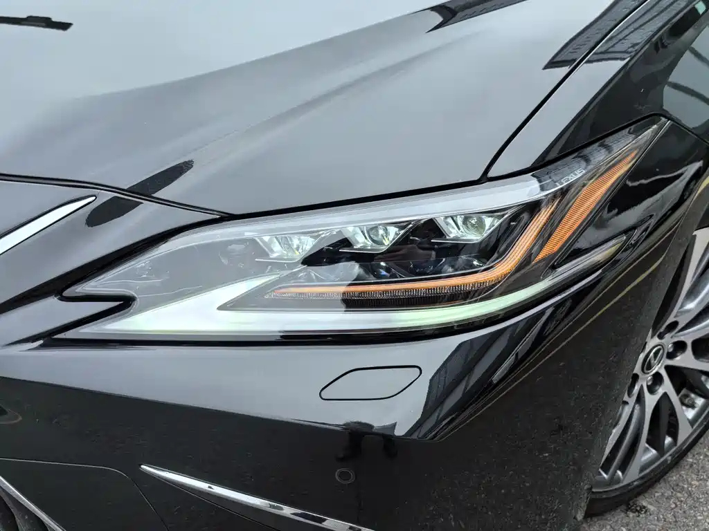 LEXUS ES 2020