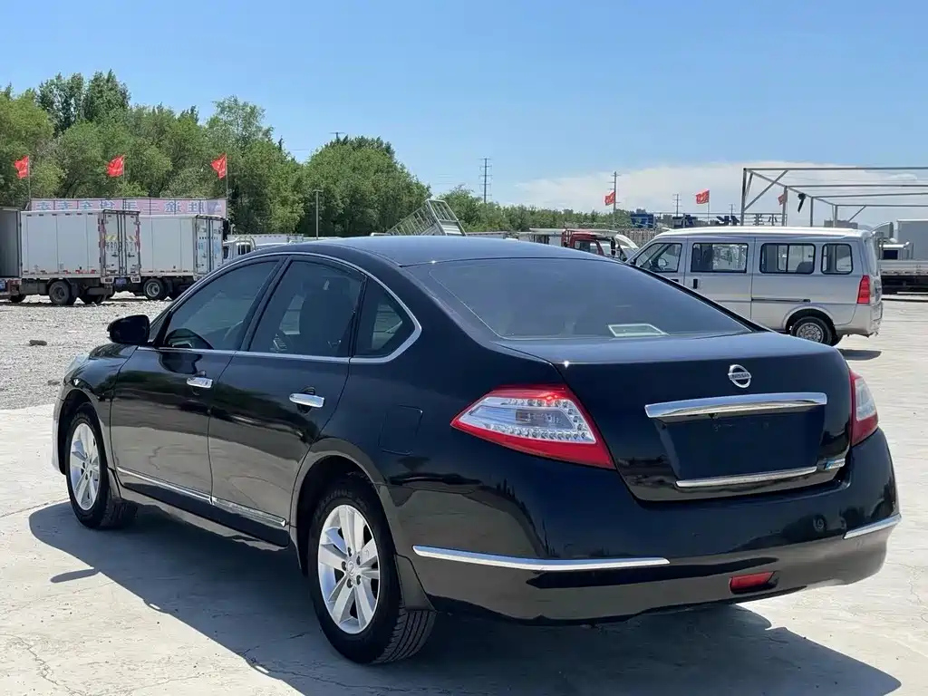 NISSAN TEANA 2011