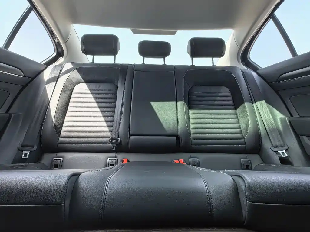 VOLKSWAGEN MAGOTAN 2020