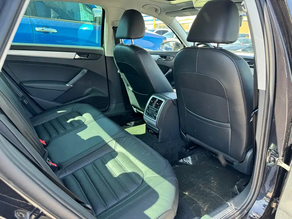 VOLKSWAGEN PASSAT 2015