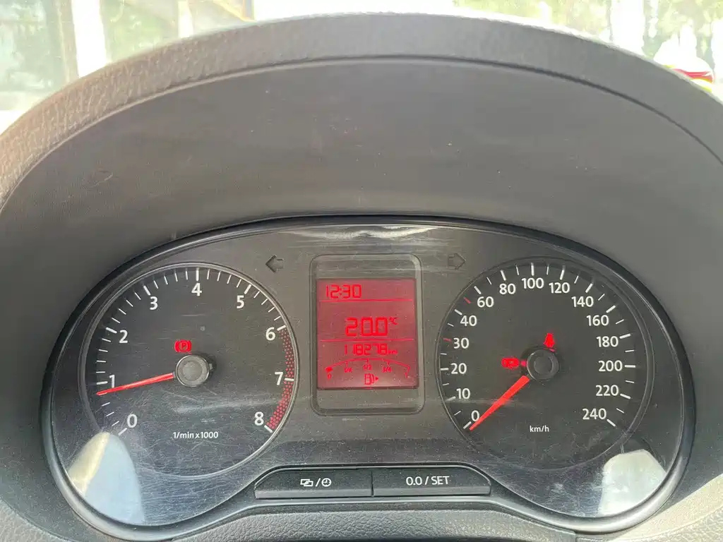VOLKSWAGEN POLO 2014