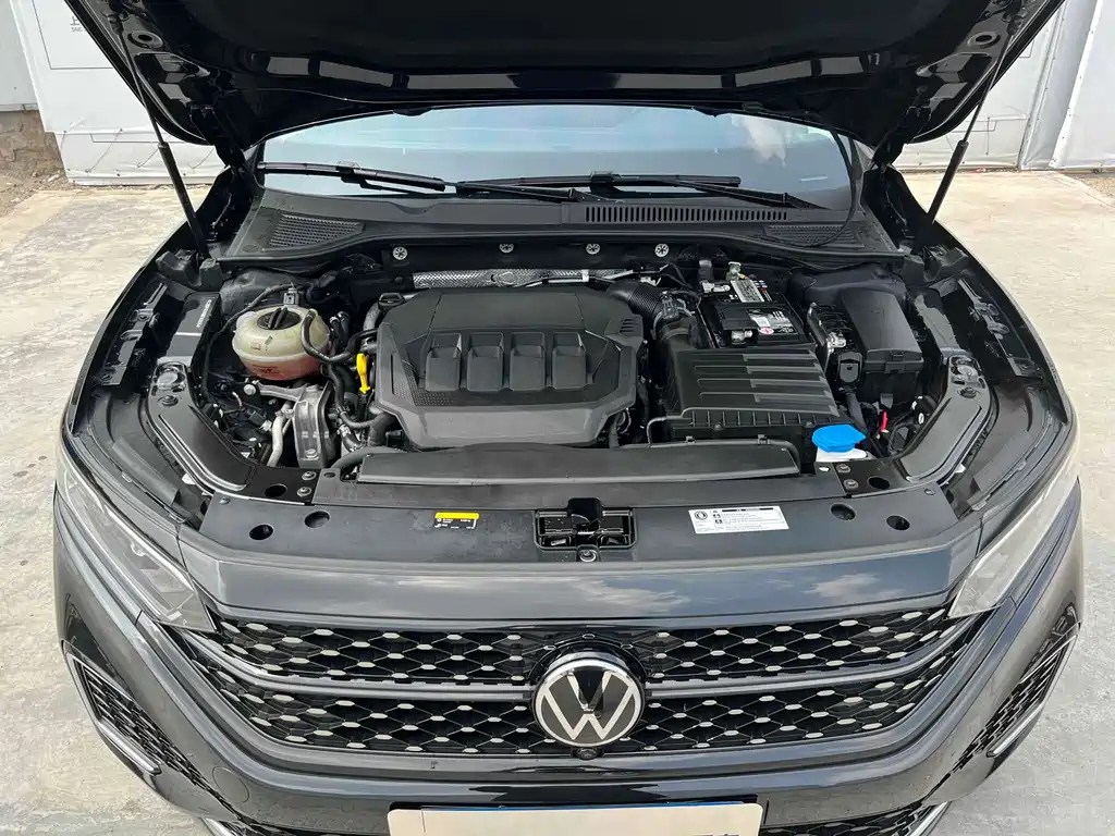 VOLKSWAGEN PASSAT 2023