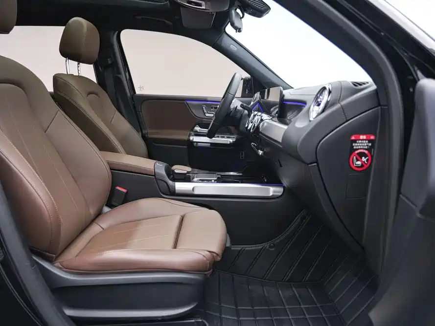 MERCEDES BENZ GLB 2023